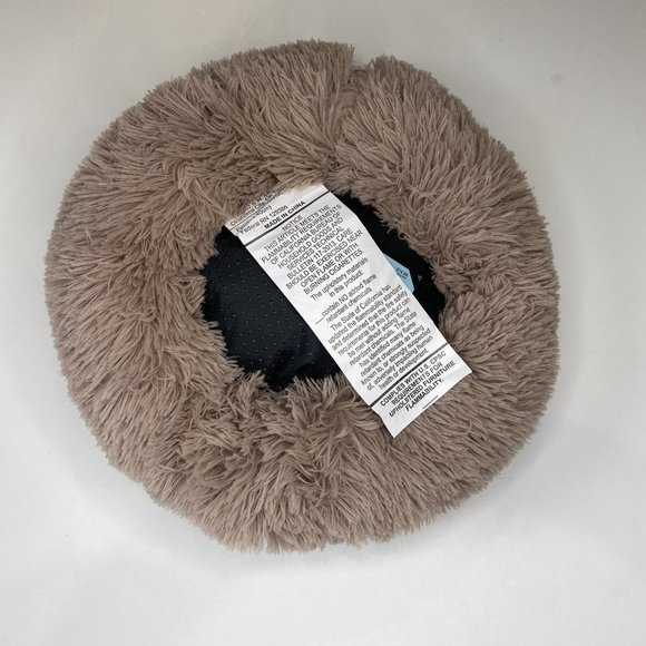 Taupe, NWT, small pet bed faux fur. - Picture 3 of 4